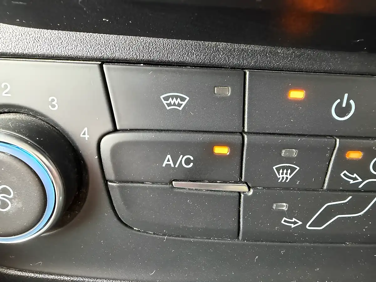Used 2019 Ford Transit Connect Limited Blue - Interior and Exterior details 15