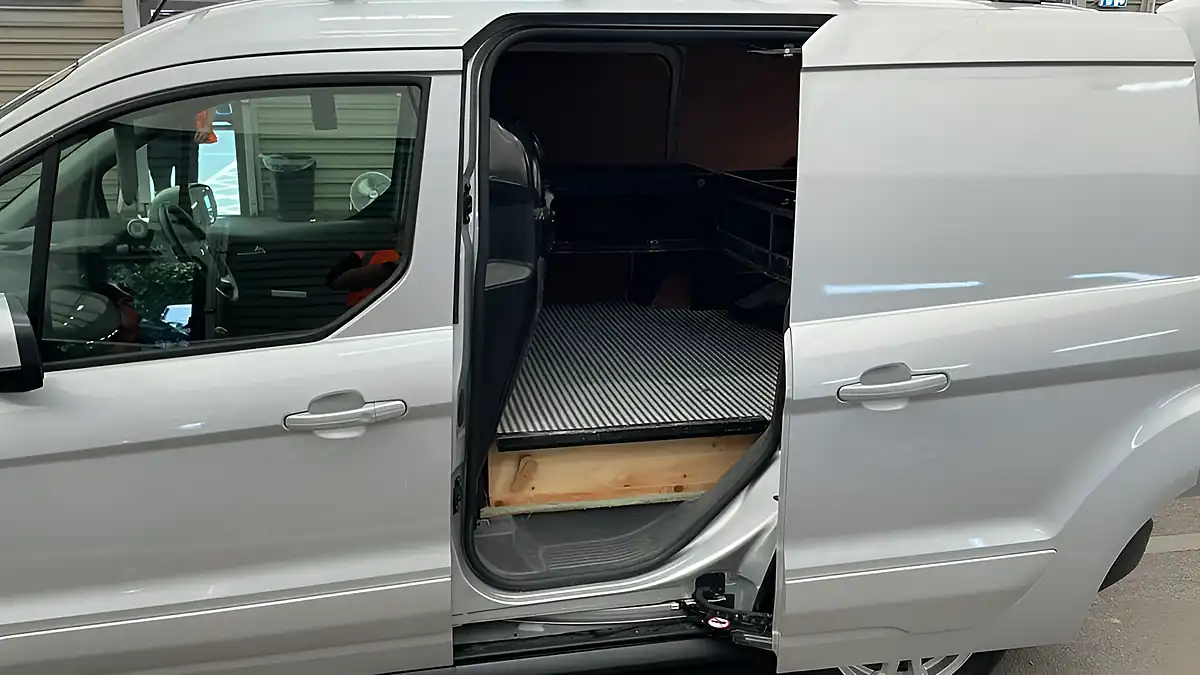 Used 2019 Ford Transit Connect Limited Silver - Interior and Exterior details 10