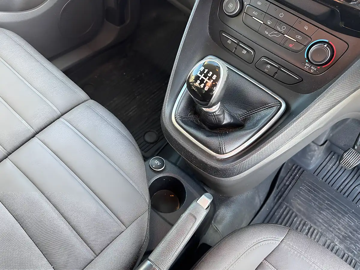 Used 2019 Ford Transit Connect Limited White - Interior and Exterior details 11
