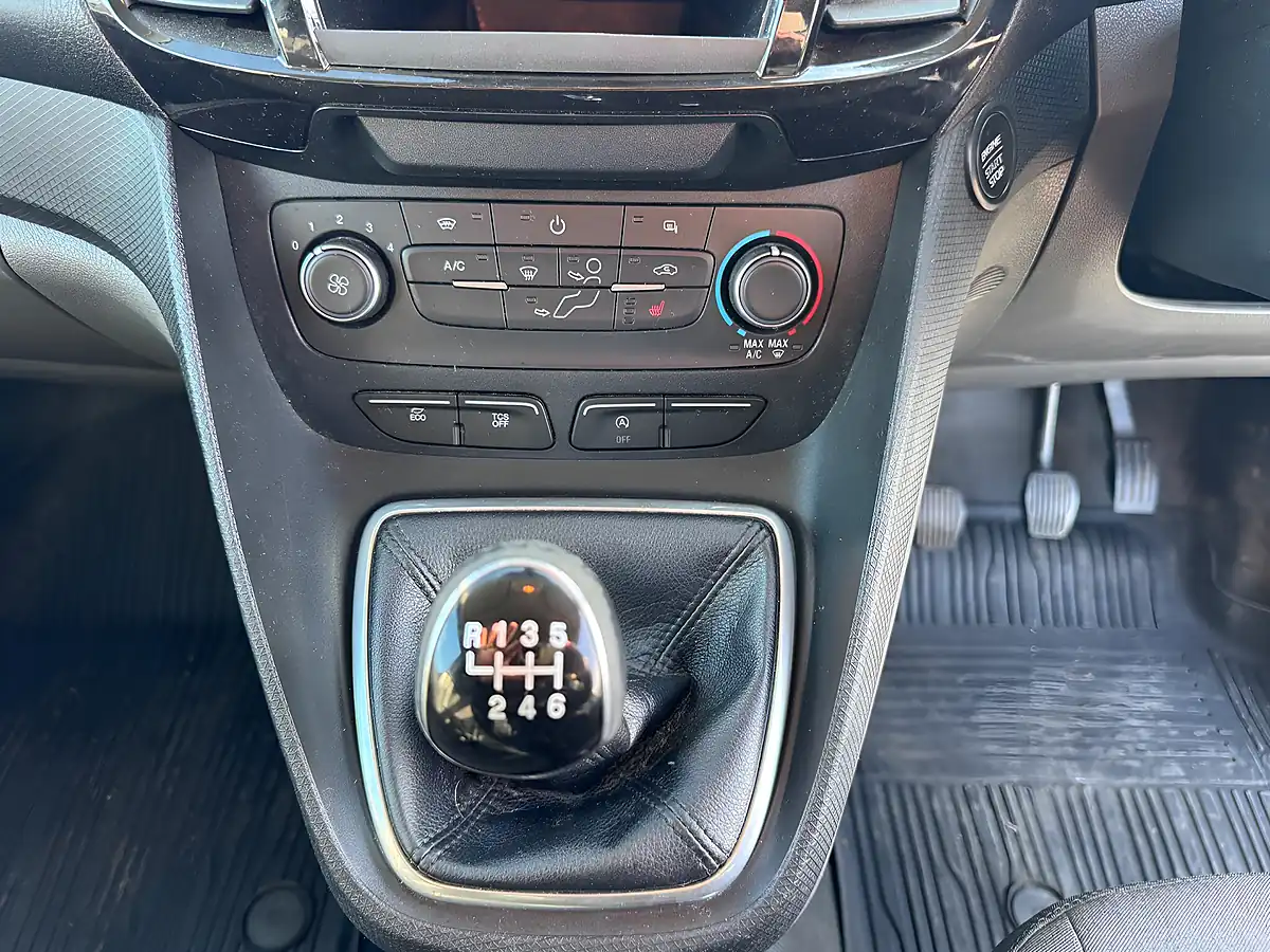 Used 2019 Ford Transit Connect Limited White - Interior and Exterior details 12