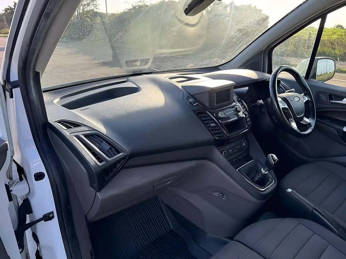 Used 2019 Ford Transit Connect Limited White - Interior and Exterior details 4