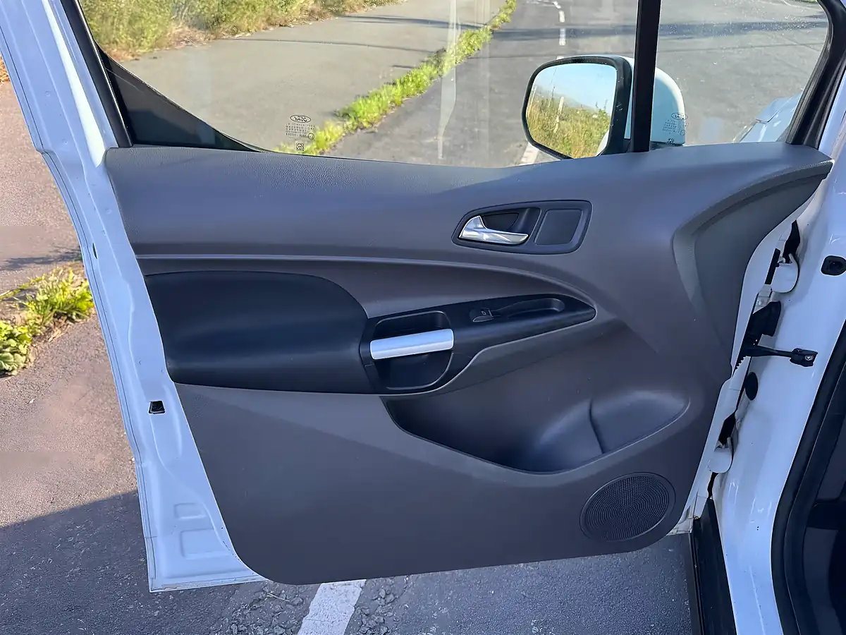 Used 2019 Ford Transit Connect Limited White - Interior and Exterior details 5