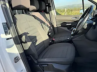 Used 2019 Ford Transit Connect Limited White - Interior and Exterior details 7