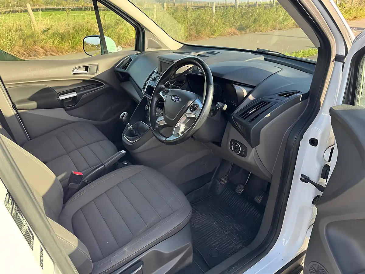 Used 2019 Ford Transit Connect Limited White - Interior and Exterior details 8