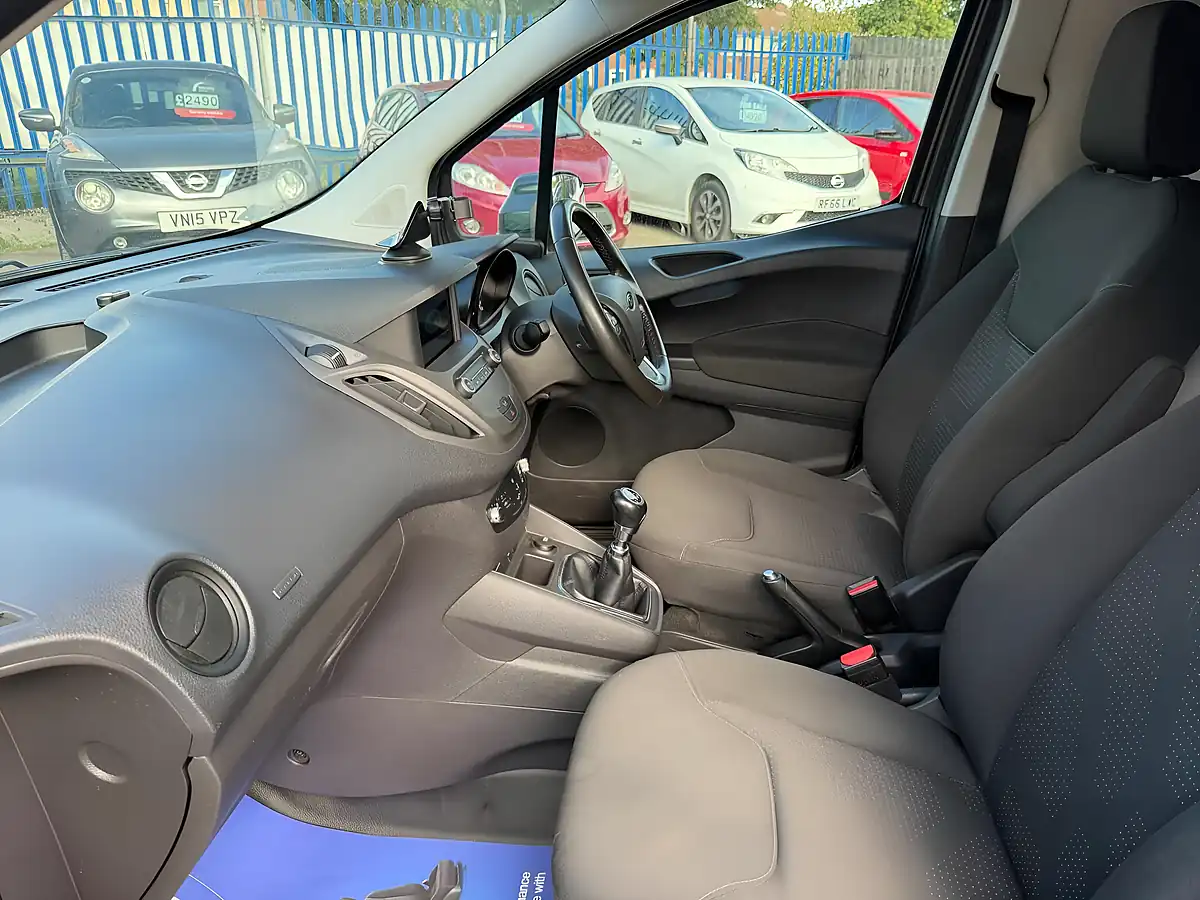 Used 2019 Ford Transit Courier Limited Grey - Interior and Exterior details 10