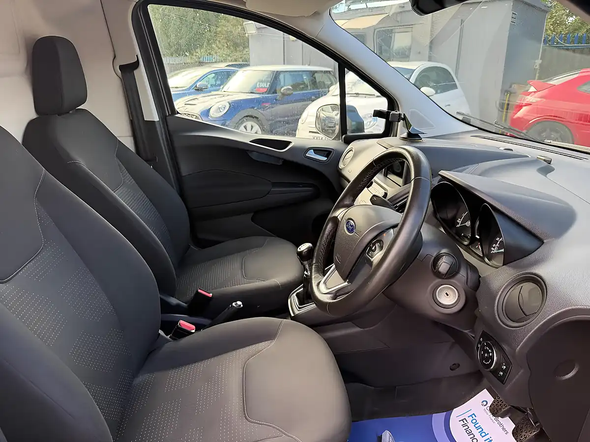 Used 2019 Ford Transit Courier Limited Grey - Interior and Exterior details 7