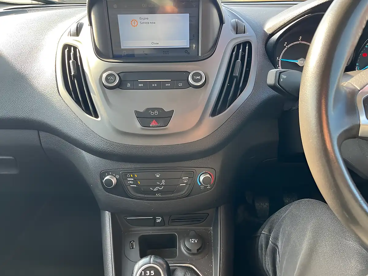 Used 2019 Ford Transit Courier Limited Silver - Interior and Exterior details 13