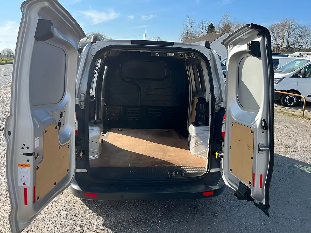 Used 2019 Ford Transit Courier Limited Silver - Interior and Exterior details 9