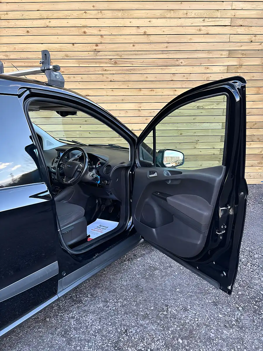 Used 2019 Ford Transit Courier Trend Black - Interior and Exterior details 13