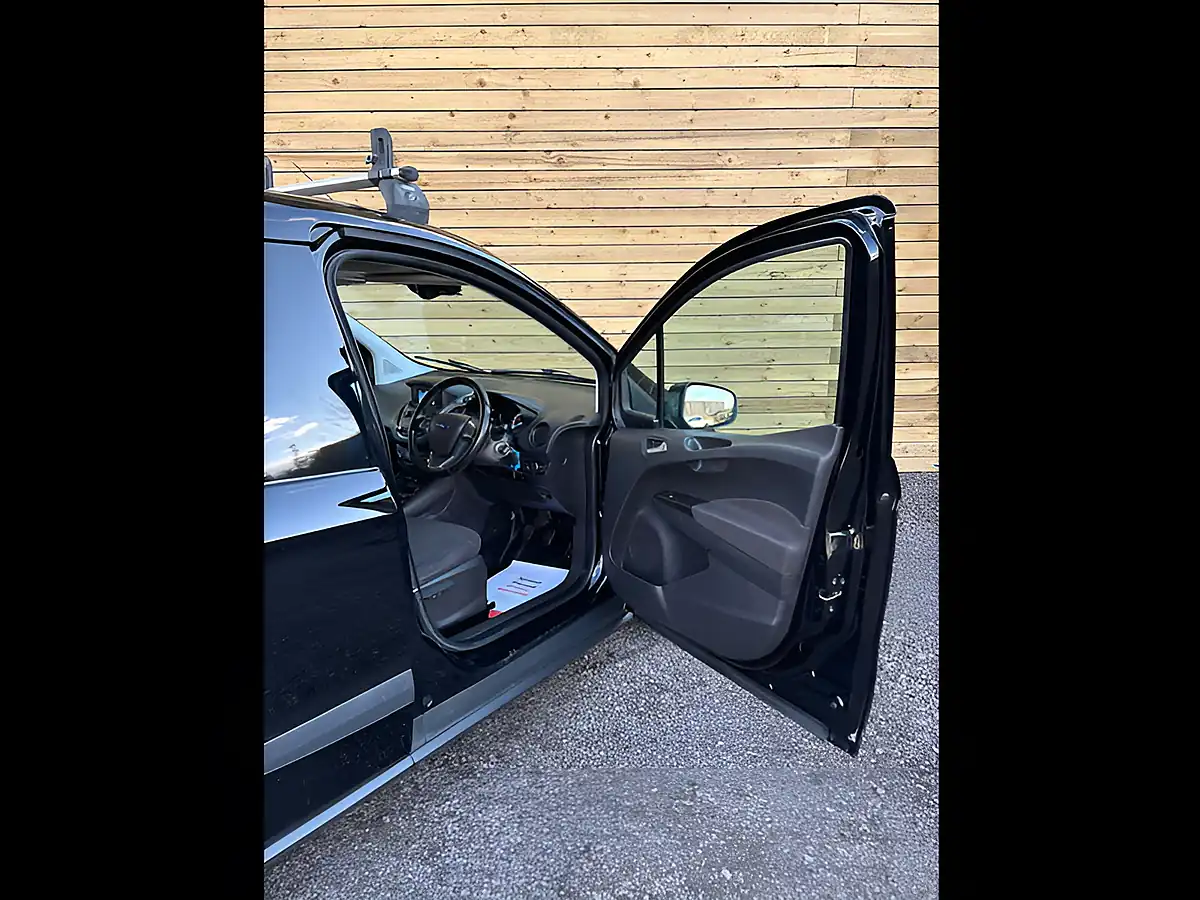 Used 2019 Ford Transit Courier Trend Black - Interior and Exterior details 14