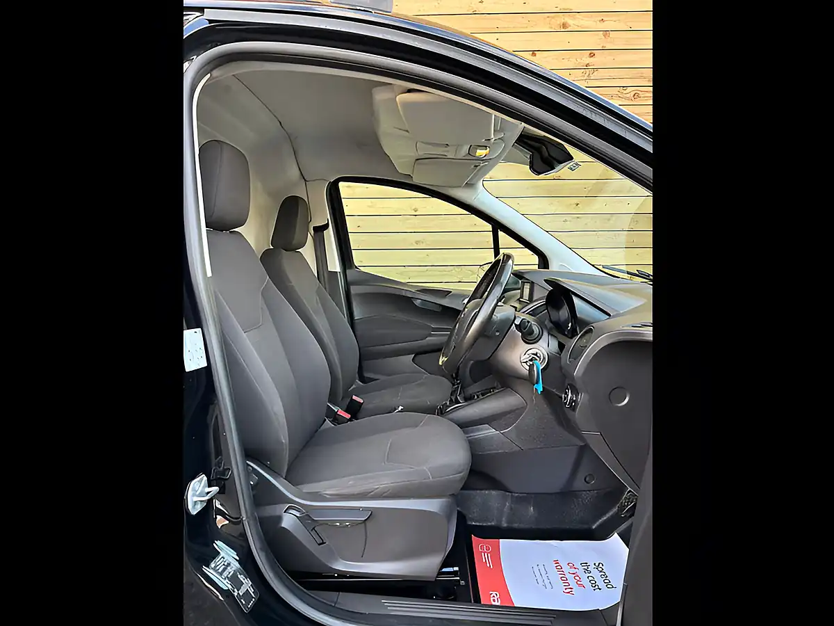 Used 2019 Ford Transit Courier Trend Black - Interior and Exterior details 16