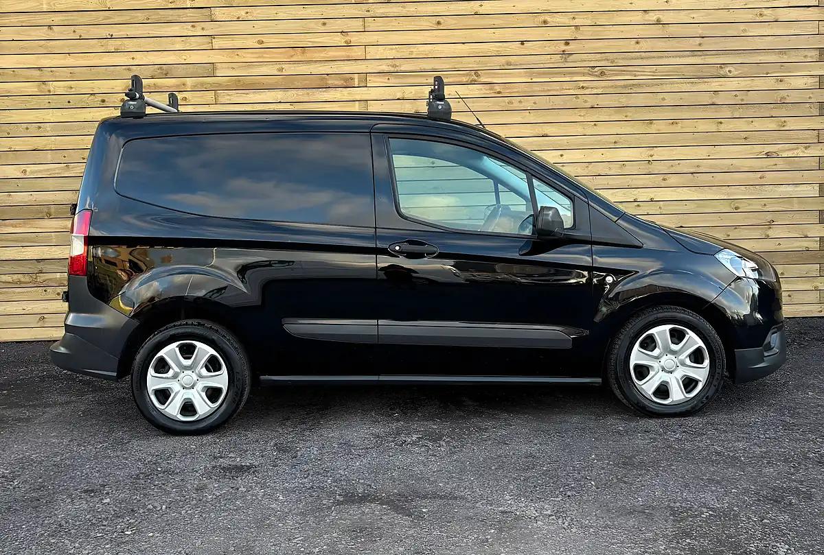 Used 2019 Ford Transit Courier Trend Black - Interior and Exterior details 3