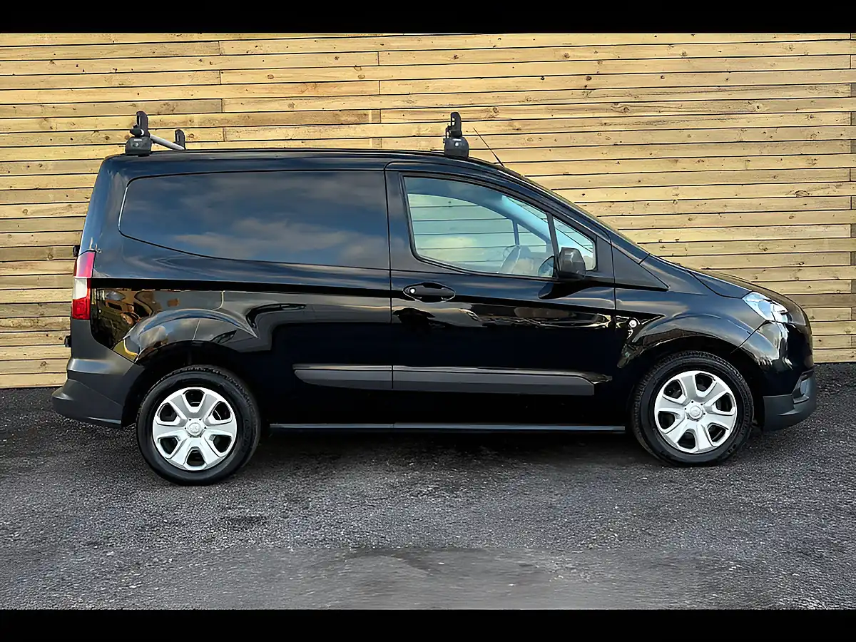 Used 2019 Ford Transit Courier Trend Black - Interior and Exterior details 4