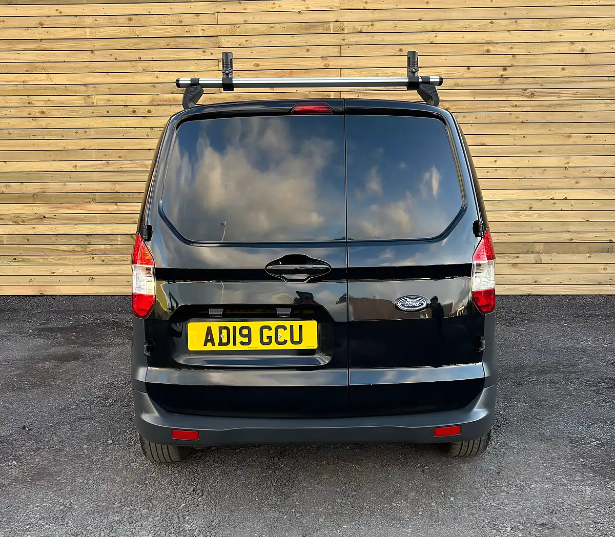 Used 2019 Ford Transit Courier Trend Black - Interior and Exterior details 5