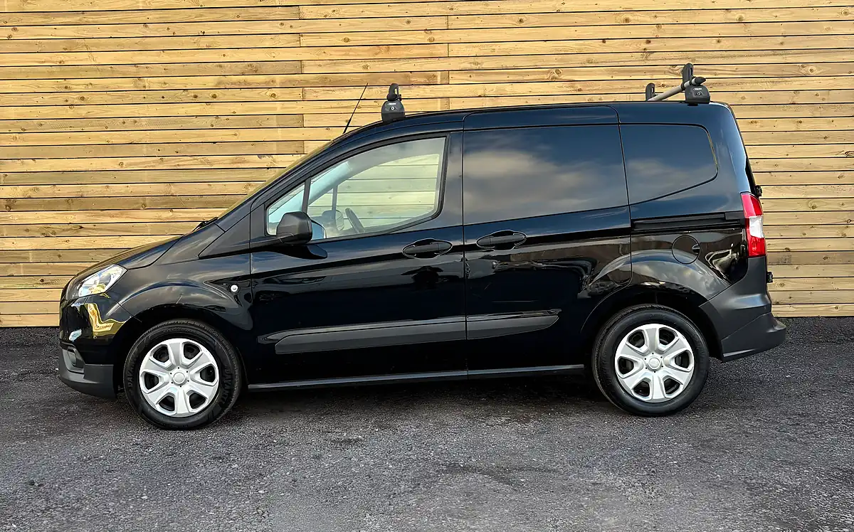 Used 2019 Ford Transit Courier Trend Black - Interior and Exterior details 9