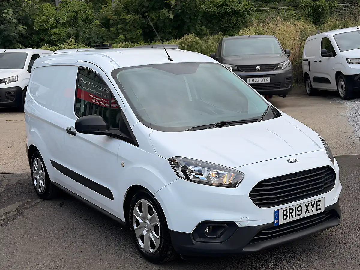 Used 2019 Ford Transit Courier Trend White - Front View