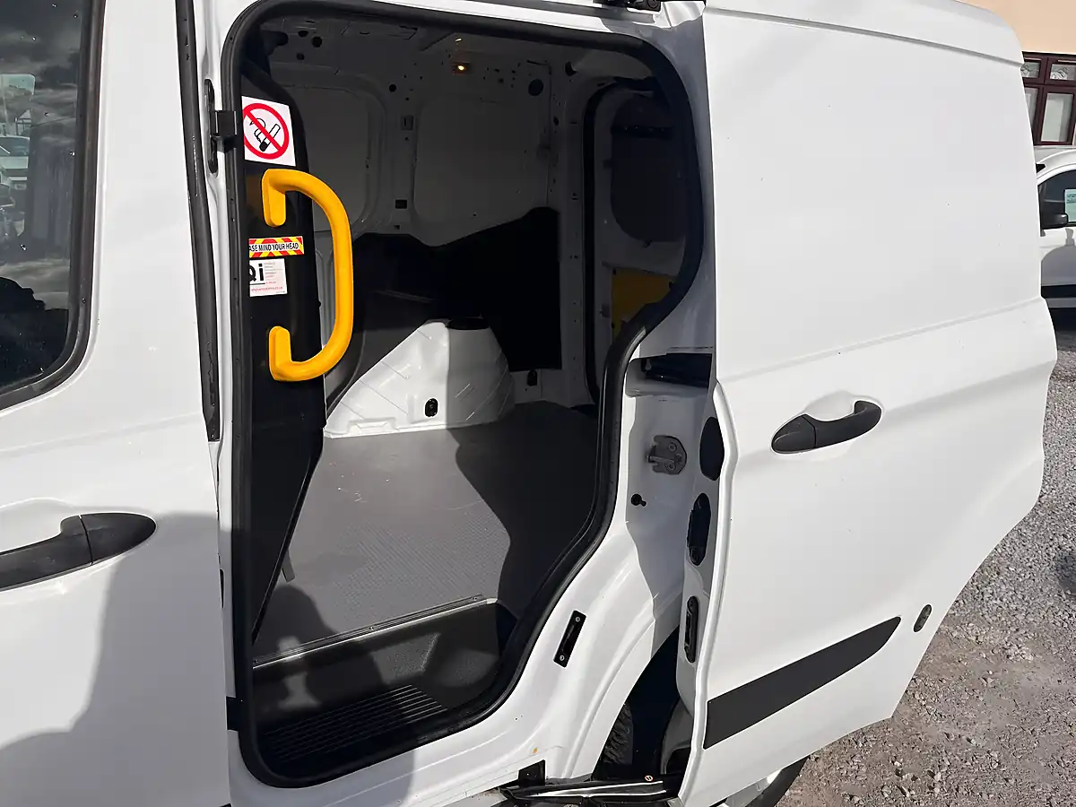 Used 2019 Ford Transit Courier Trend White - Interior and Exterior details 10