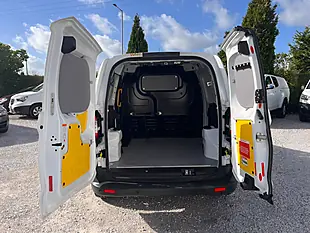 Used 2019 Ford Transit Courier Trend White - Interior and Exterior details 13