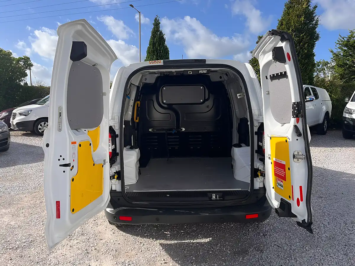 Used 2019 Ford Transit Courier Trend White - Interior and Exterior details 13