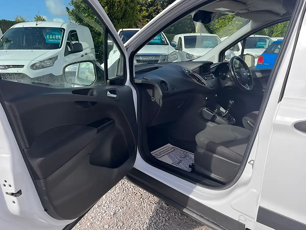 Used 2019 Ford Transit Courier Trend White - Interior and Exterior details 14