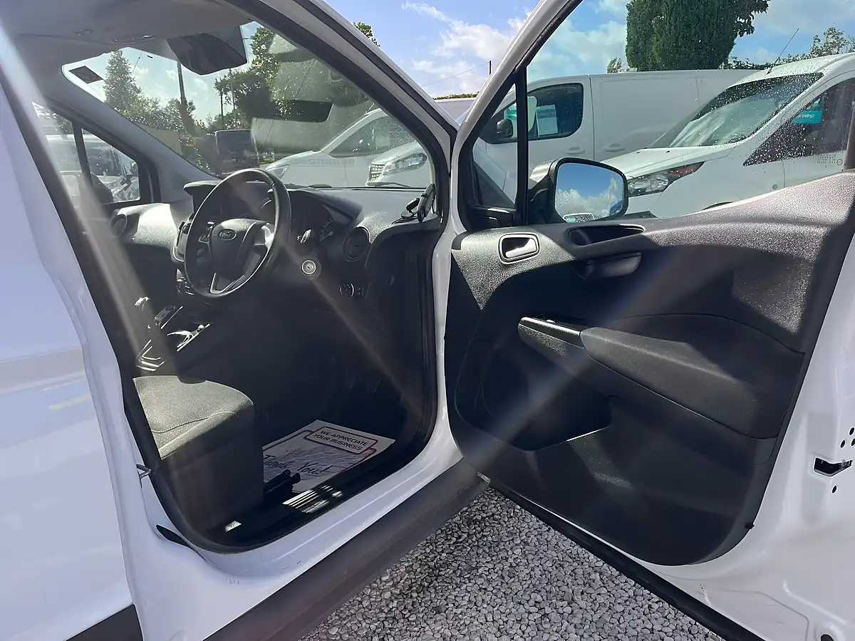 Used 2019 Ford Transit Courier Trend White - Interior and Exterior details 17