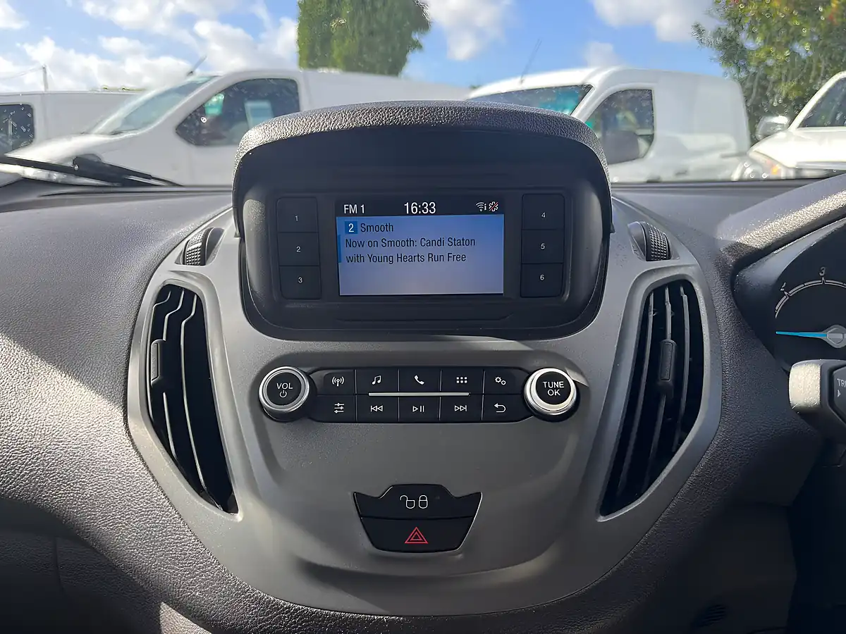 Used 2019 Ford Transit Courier Trend White - Interior and Exterior details 19