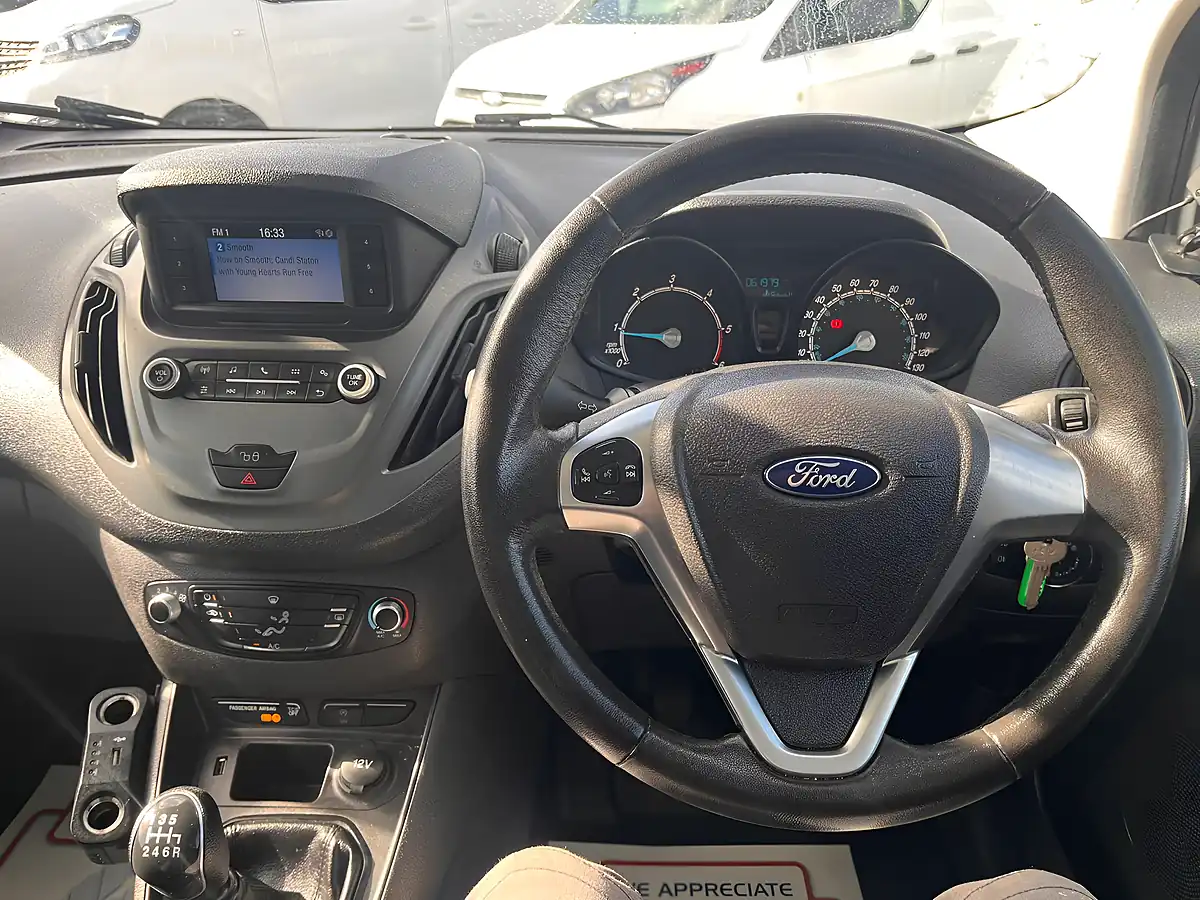 Used 2019 Ford Transit Courier Trend White - Interior and Exterior details 20