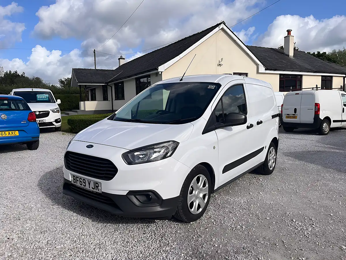 Used 2019 Ford Transit Courier Trend White - Interior and Exterior details 4