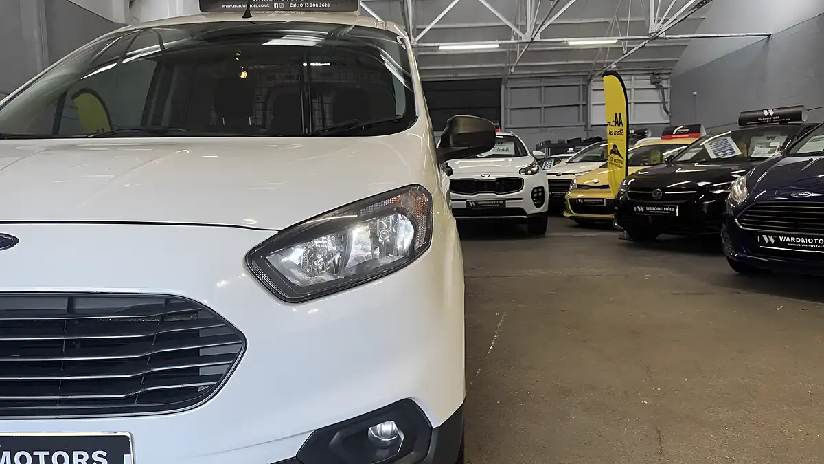 Used 2019 Ford Transit Courier Trend White - Interior and Exterior details 14