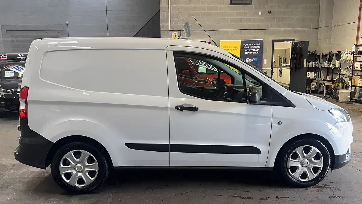 Used 2019 Ford Transit Courier Trend White - Interior and Exterior details 8