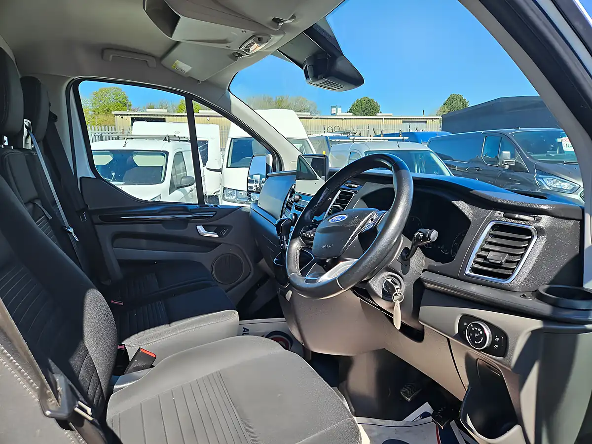Used 2019 Ford Transit Custom 280 Limited Swb White - Interior and Exterior details 11