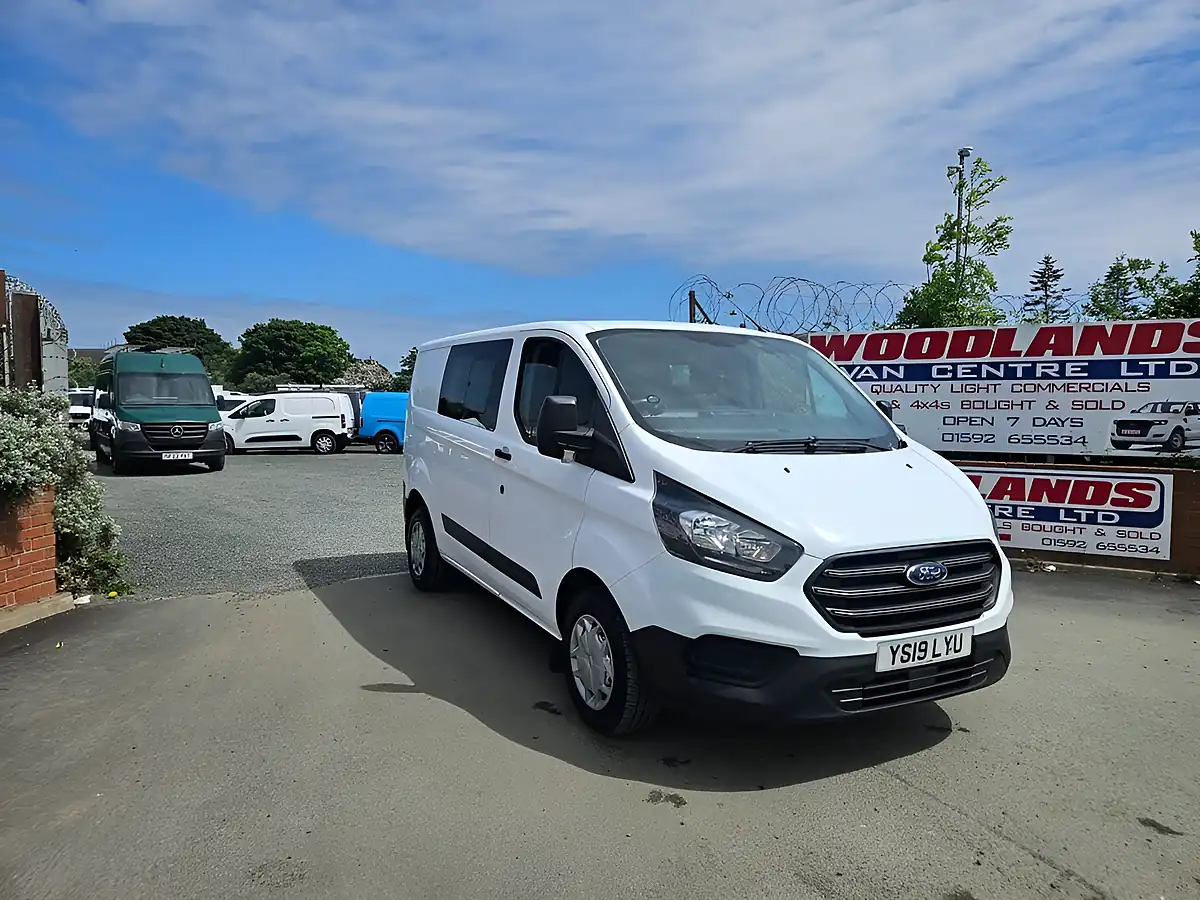 Used 2019 Ford Transit Custom 300 Base Crew White - Front View