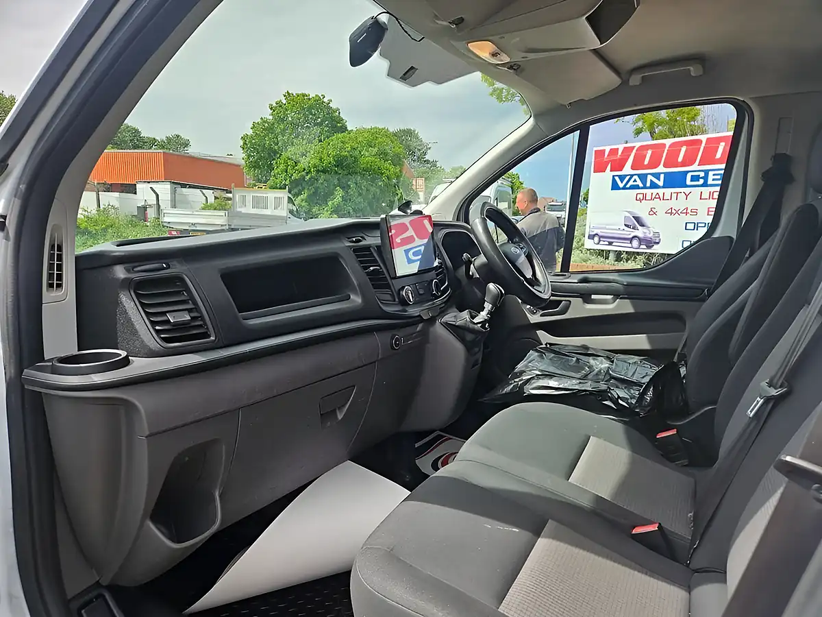 Used 2019 Ford Transit Custom 300 Base Crew White - Interior and Exterior details 11