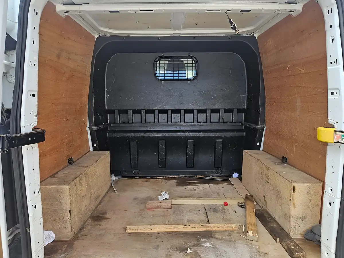 Used 2019 Ford Transit Custom 300 Base Crew White - Interior and Exterior details 9