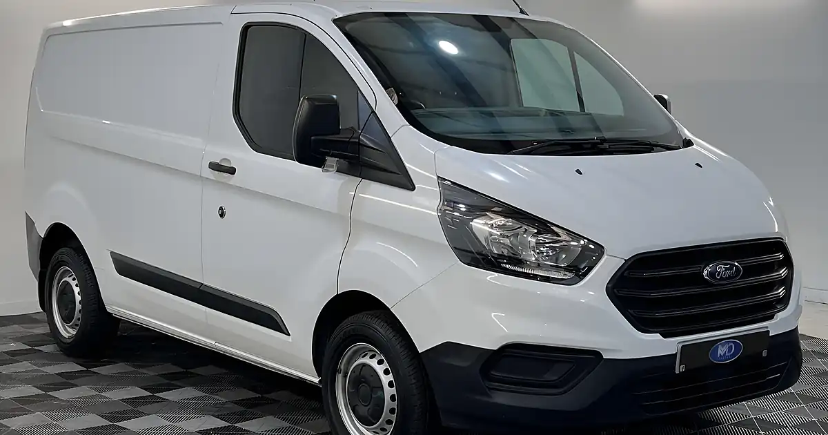 Used 2019 Ford Transit Custom 300 Base White - Front View