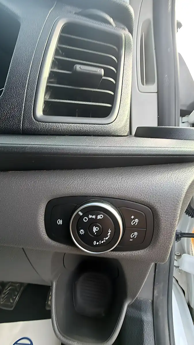 Used 2019 Ford Transit Custom 300 Base White - Interior and Exterior details 11