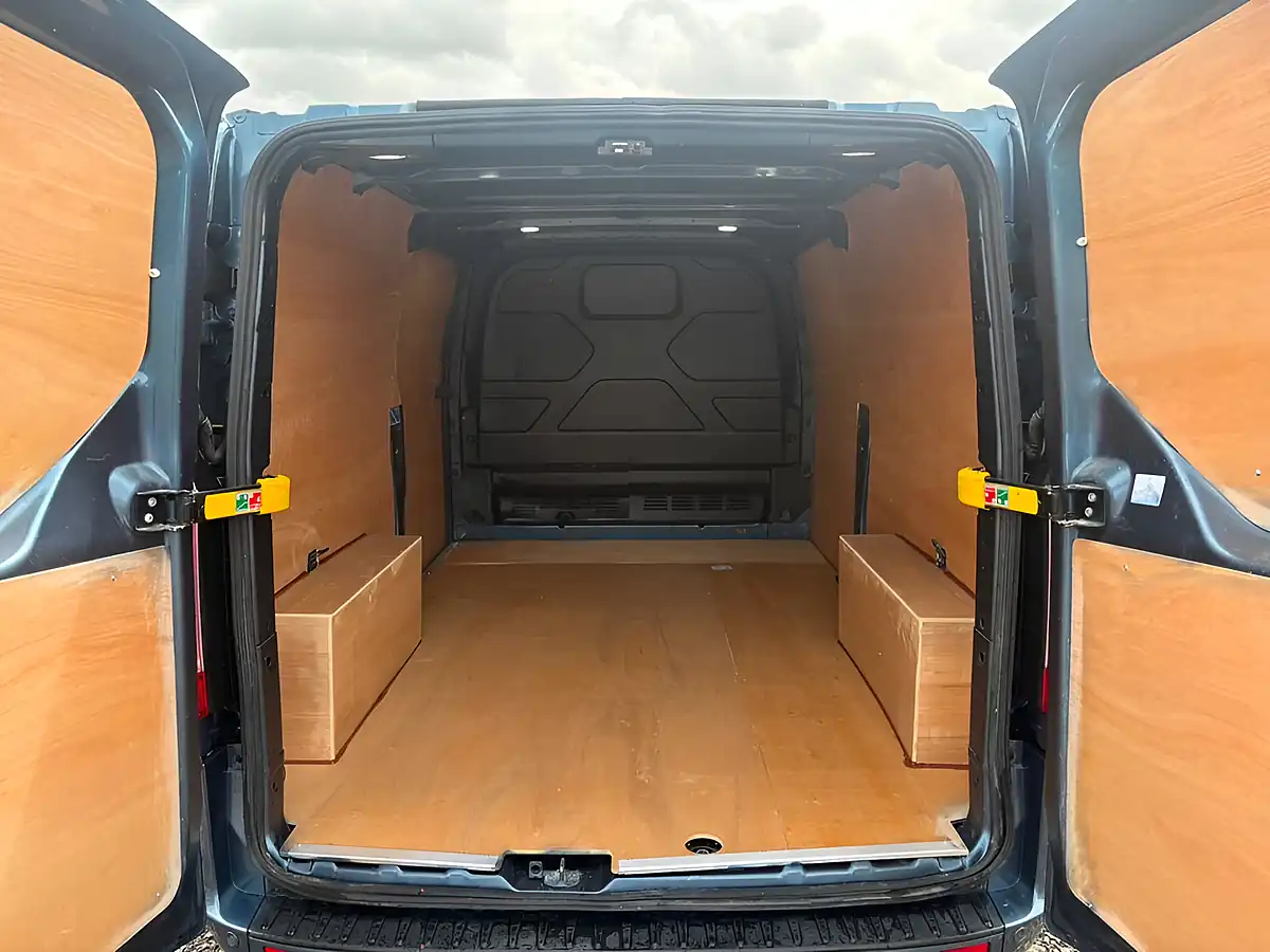 Used 2019 Ford Transit Custom 300 Limited P/V Blue - Interior and Exterior details 10