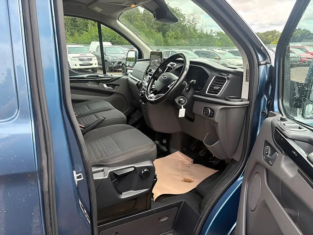 Used 2019 Ford Transit Custom 300 Limited P/V Blue - Interior and Exterior details 11