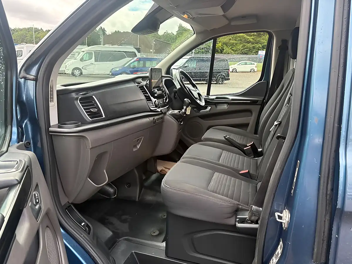 Used 2019 Ford Transit Custom 300 Limited P/V Blue - Interior and Exterior details 12
