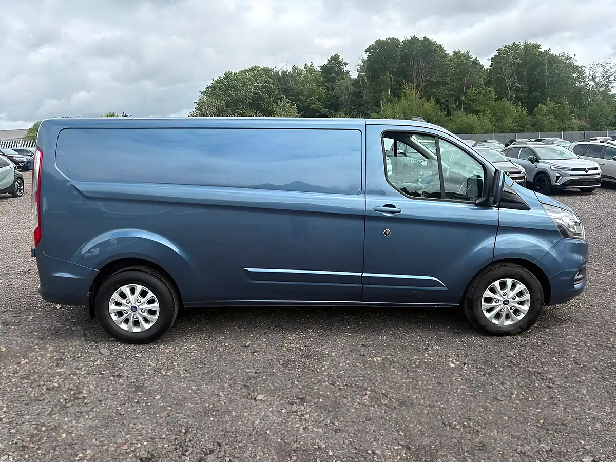Used 2019 Ford Transit Custom 300 Limited P/V Blue - Interior and Exterior details 8