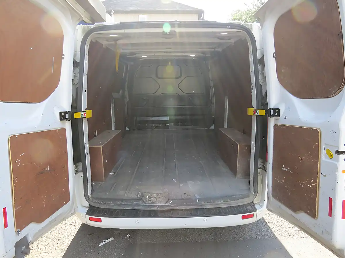 Used 2019 Ford Transit Custom 300 Limited White - Interior and Exterior details 12