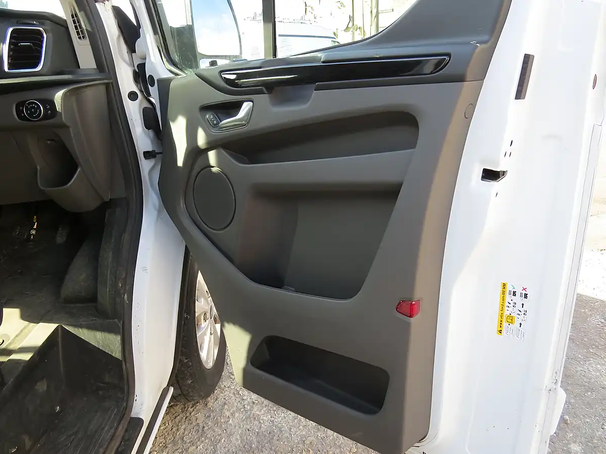Used 2019 Ford Transit Custom 300 Limited White - Interior and Exterior details 13