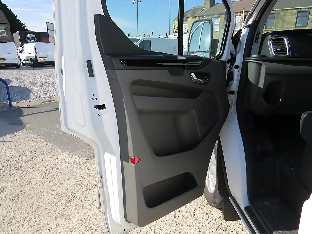 Used 2019 Ford Transit Custom 300 Limited White - Interior and Exterior details 19