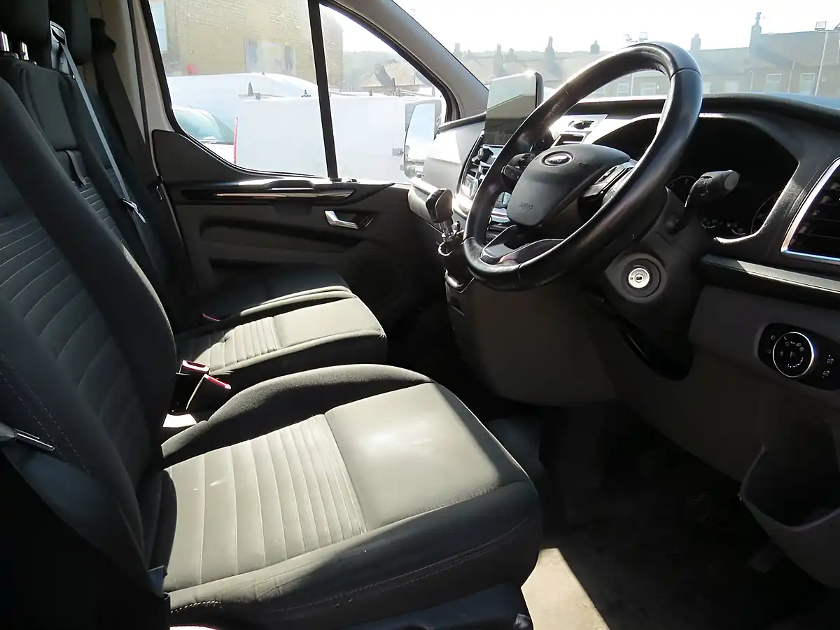 Used 2019 Ford Transit Custom 300 Limited White - Interior and Exterior details 3