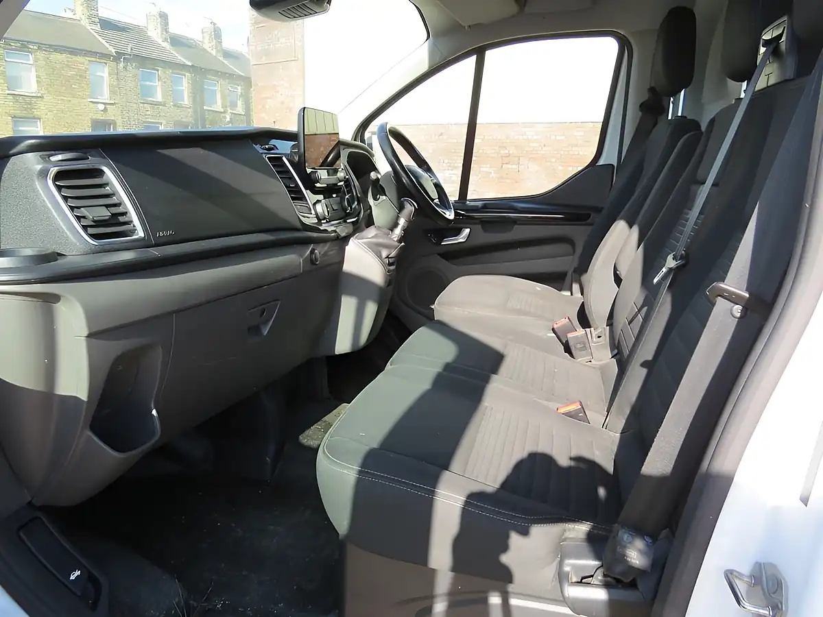 Used 2019 Ford Transit Custom 300 Limited White - Interior and Exterior details 8