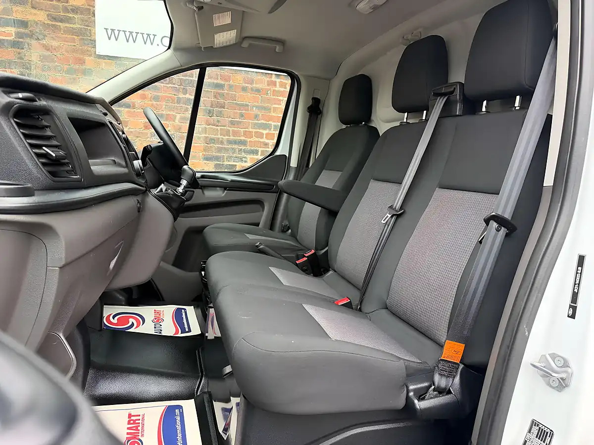 Used 2019 Ford Transit Custom Base White - Interior and Exterior details 11