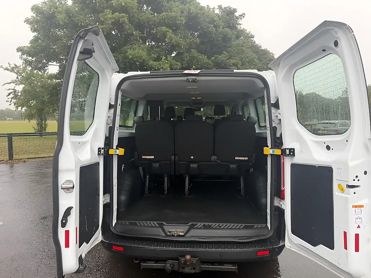 Used 2019 Ford Transit Custom Combi Van White - Interior and Exterior details 10