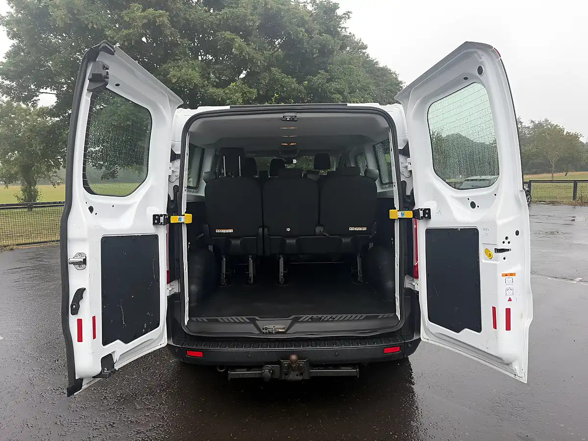 Used 2019 Ford Transit Custom Combi Van White - Interior and Exterior details 11