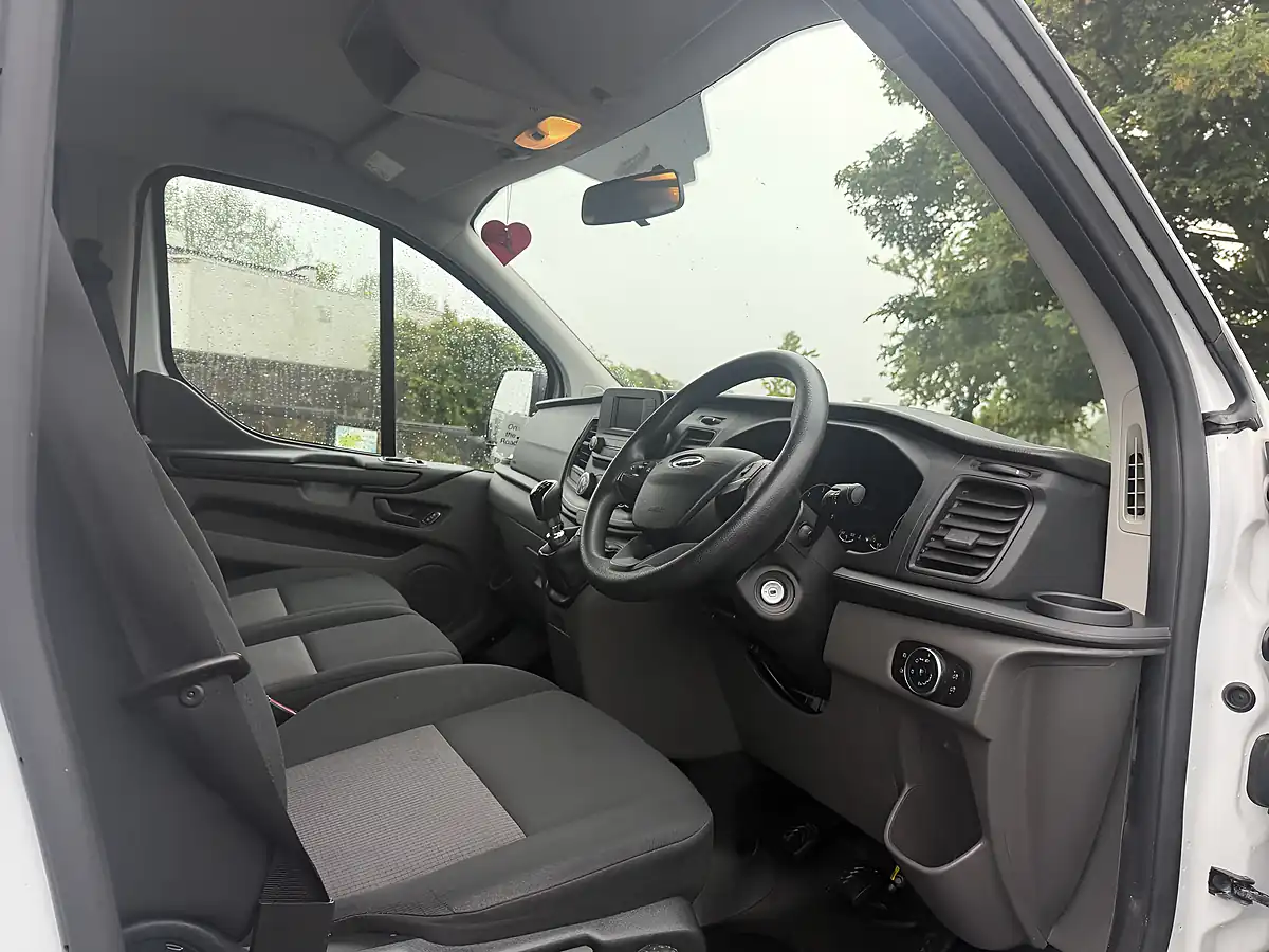 Used 2019 Ford Transit Custom Combi Van White - Interior and Exterior details 12