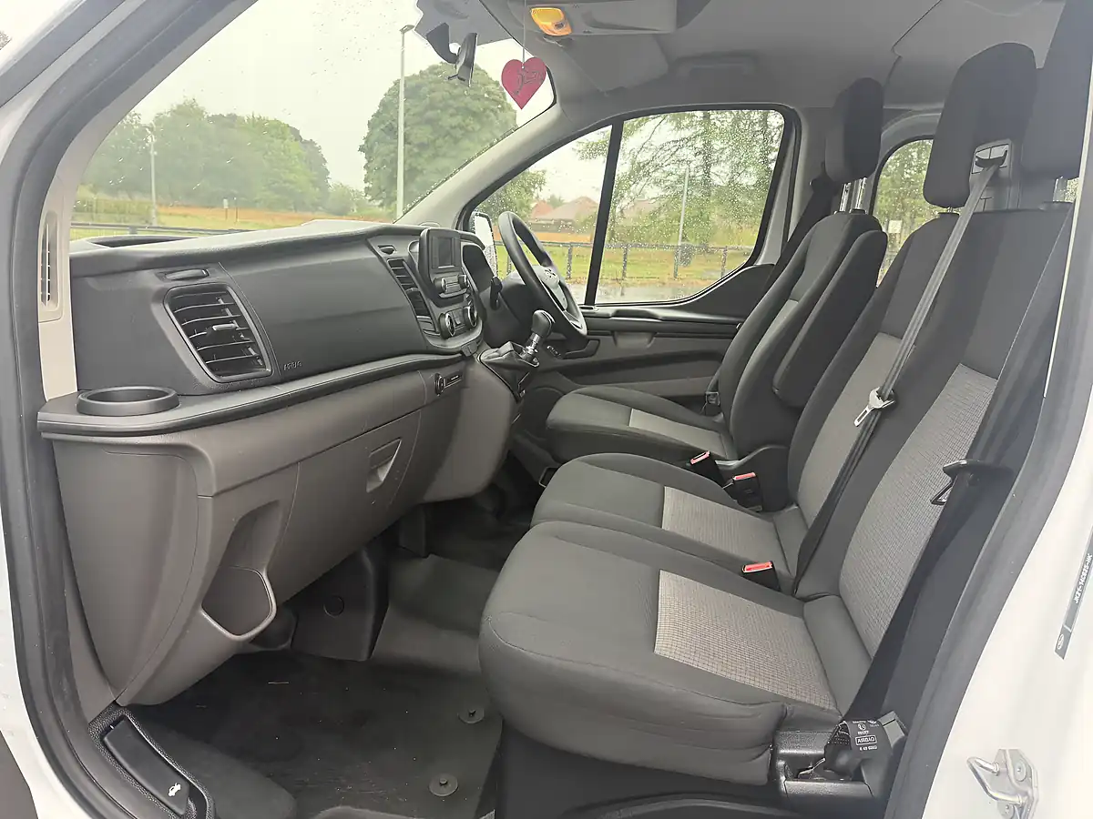 Used 2019 Ford Transit Custom Combi Van White - Interior and Exterior details 14